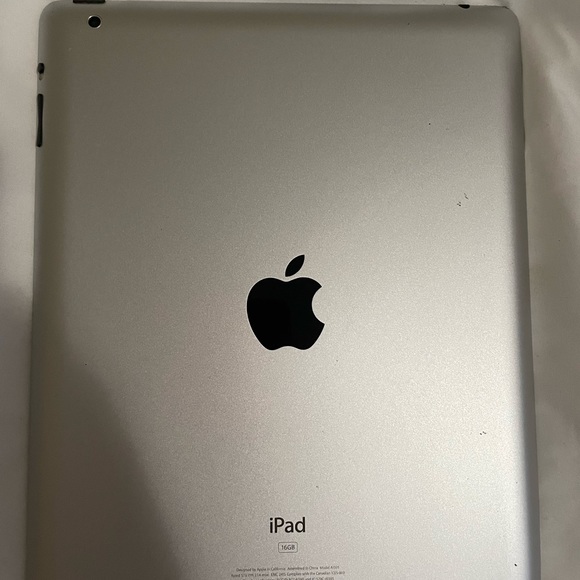 Fully functioning IPad 2 with Camera, case and charger…. NO Scratches - Picture 4 of 5